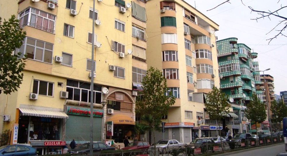 Mbi 300 milione euro prona u blene nga te huajt  gjate 2022